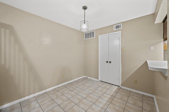 Photo - 14800 Enterprise Dr