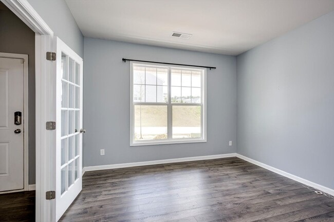Photo - Beautiful 5 Bedroom Home For Rent