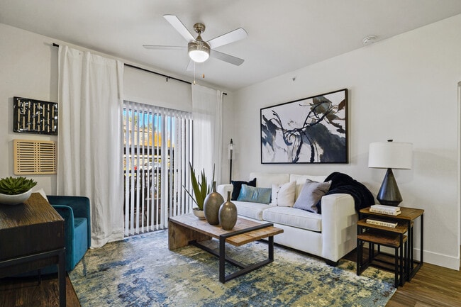 MODEL FULLY RENOVATED LIVING ROOM l PRESTON HOLLOW - Preston Hollow