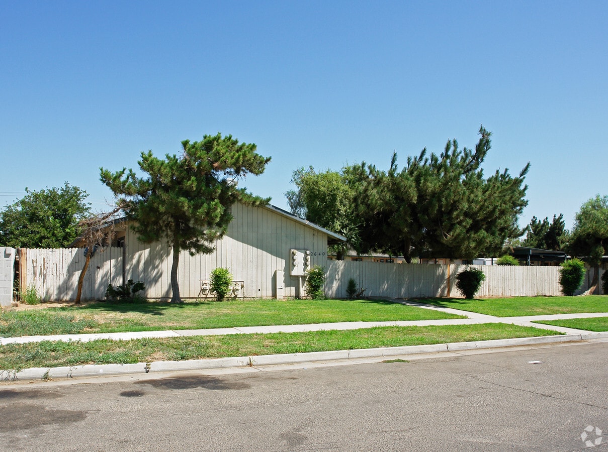 Photo - 2606-2640 W Robinson Ave Apartments
