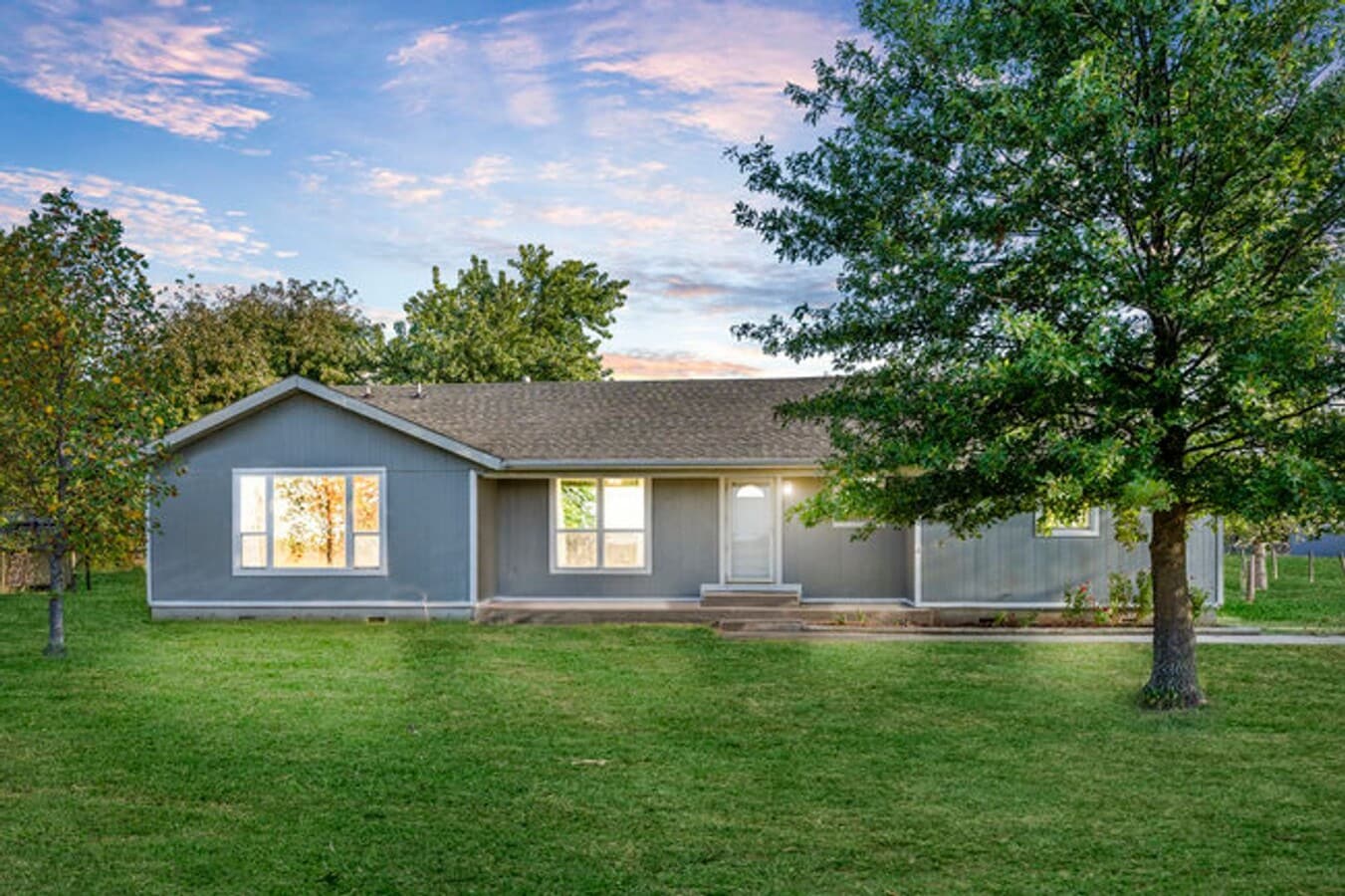 Welcome home to a beautiful and charming 4... - Welcome home to a beautiful and charming 4...