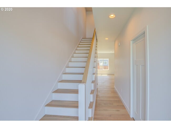 203 9th ST SE
