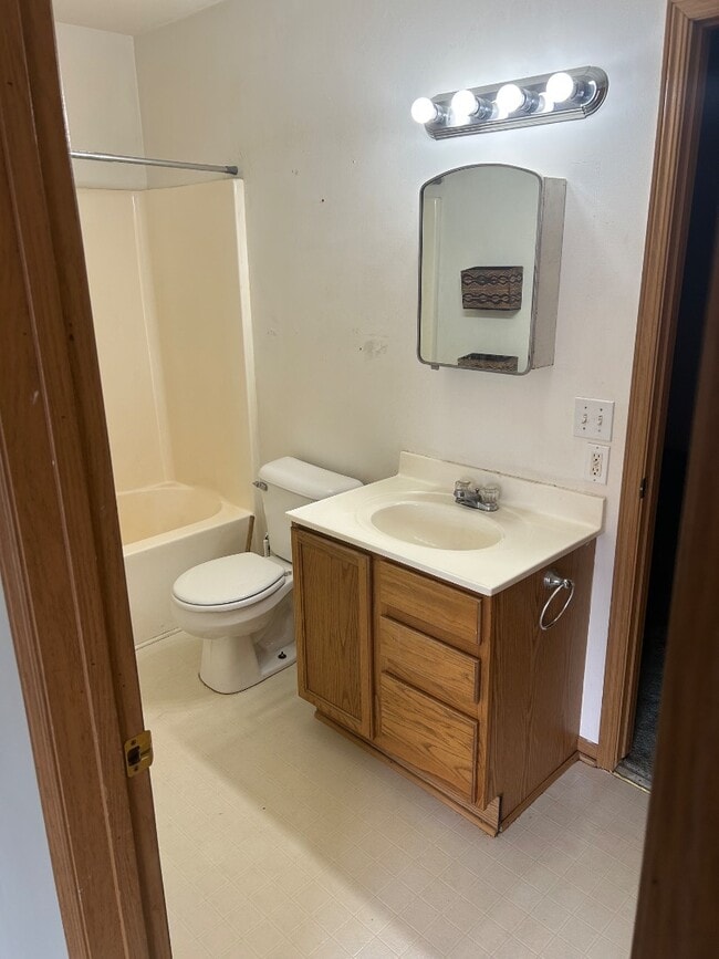 Photo - 107 N 1st St