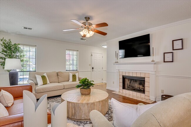 Photo - 186 Hammond Pl Cir