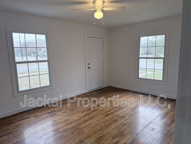 Photo - 620 N Walnut St