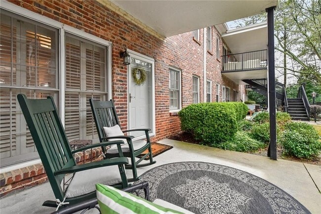 Building Photo - 3675 Peachtree Rd NE Unit 23
