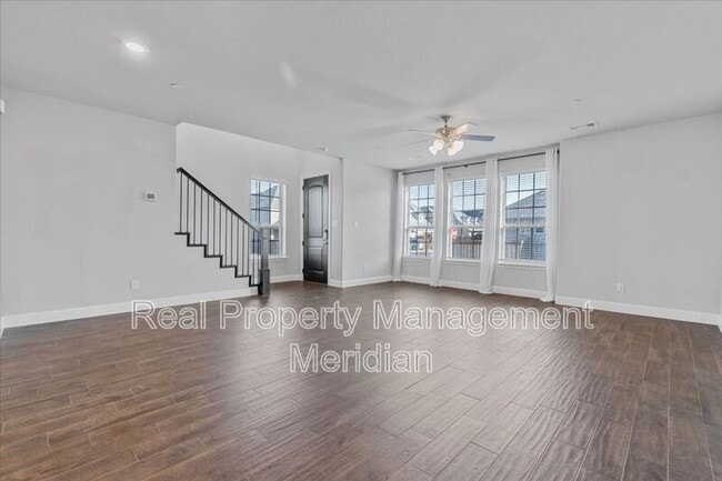 Photo - 815 Ponds Edge Ln