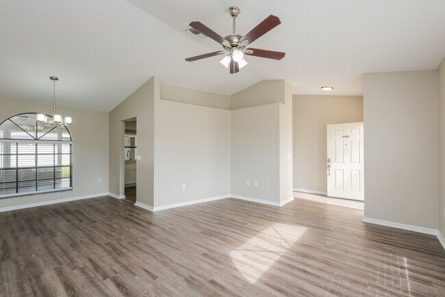 Photo - 8823 Gum Tree Ave