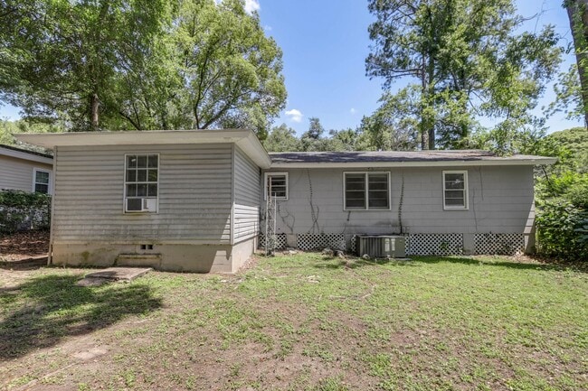 Photo - 4 bed 2 bath house, Walk to Stadium!! Available July 2026