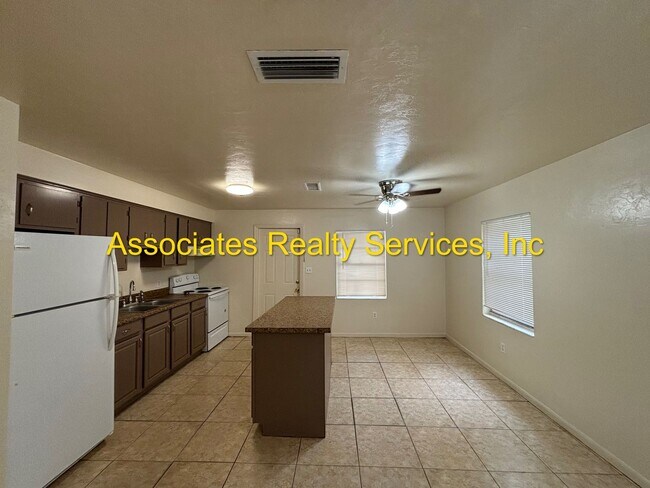 Photo - 3 Bed/1 bath SF Home in Hawthorne- MUST SEE!