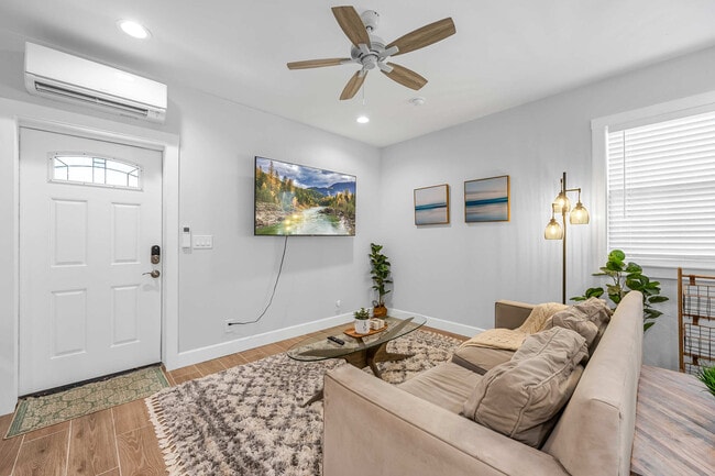 Photo - 905 N Tropical Trail Unidad FL1-ID1044405P