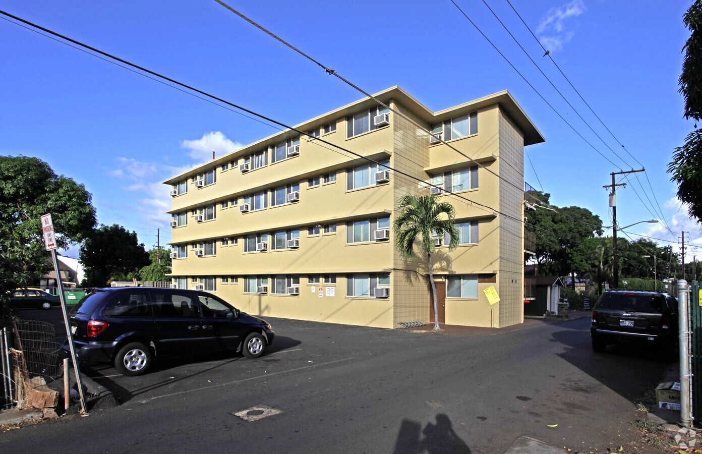 Photo - Lahaina Crossroads Apartments