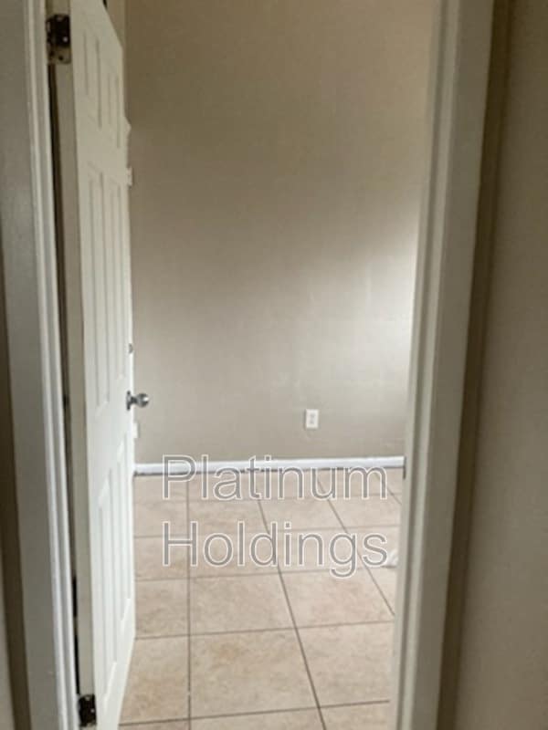 Photo - 1049 Neville Ave