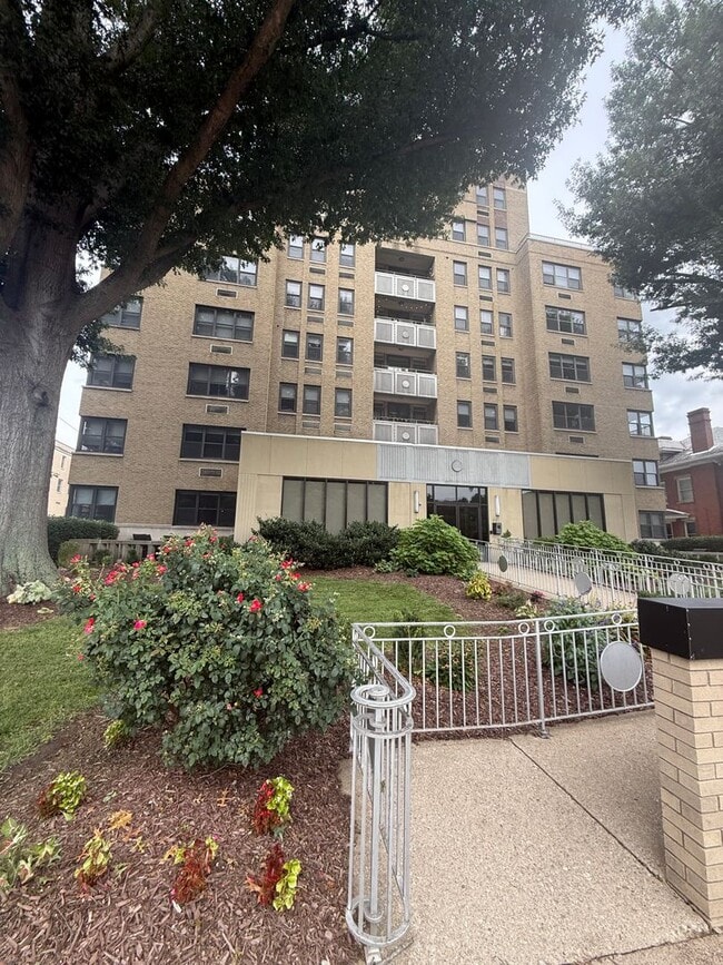 Photo - 1108 Kanawha Blvd E Unidad 205