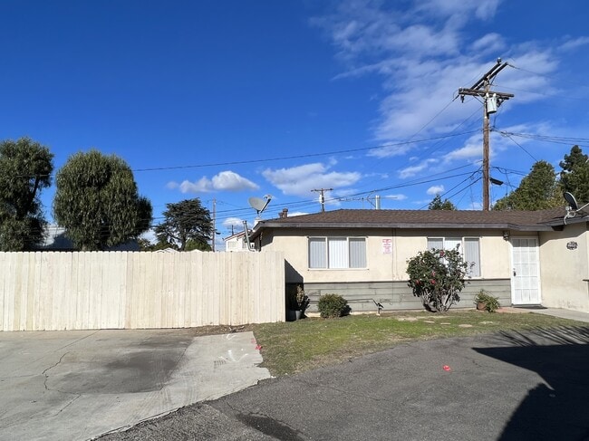 Building Photo - 9824 Paramount Blvd Rental