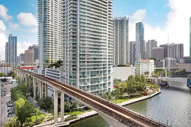 Building Photo - 690 SW 1st Ct Unit 1506