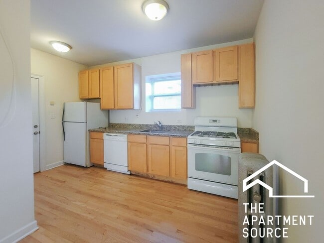 Building Photo - 3916 N Pine Grove Ave Unit 1W