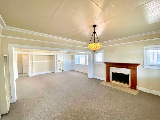 1513 W 45th St
