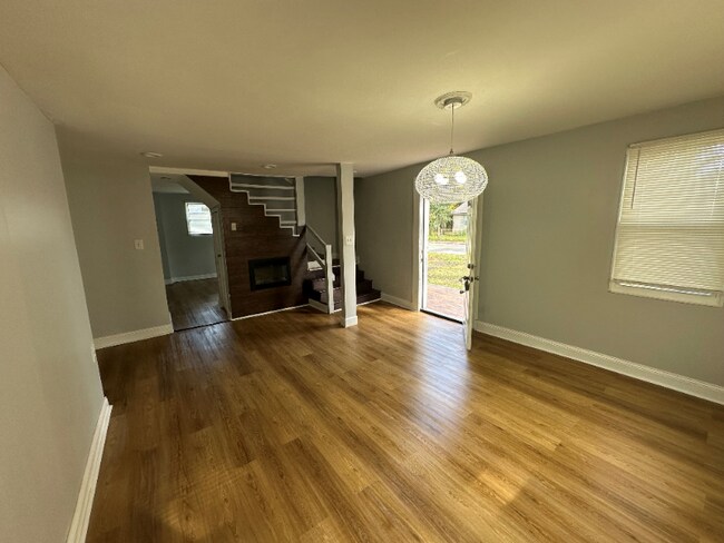 Photo - 1717 Mc Quade St