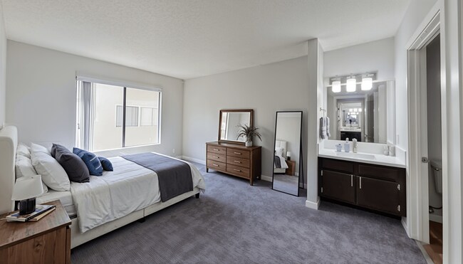 Photo - Vanowen Manor