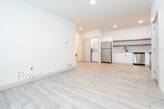 Photo - 1230 N Greenwich Rd