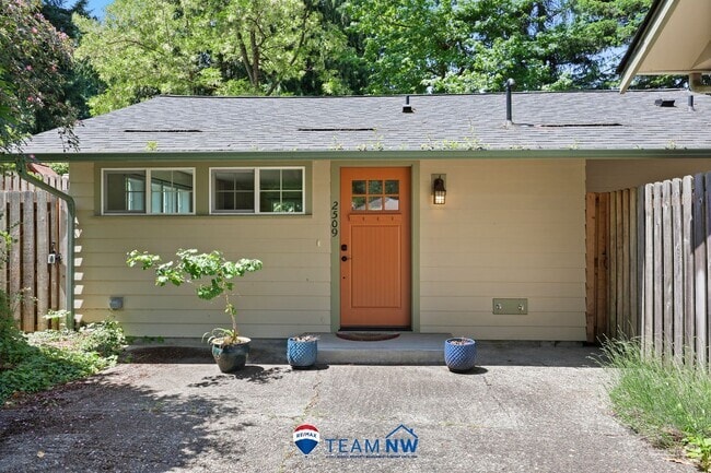 Building Photo - MOVE IN READY NOW! Stylish One-Bedroom A/C... Rental