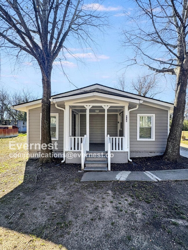 Building Photo - 908 Davis St Rental