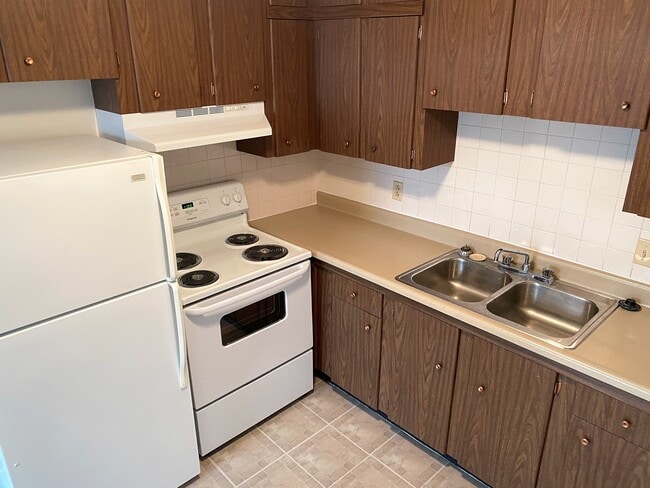 Photo - Wellington Square Apartments