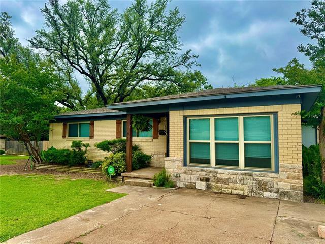 Photo - 611 Crestview Dr