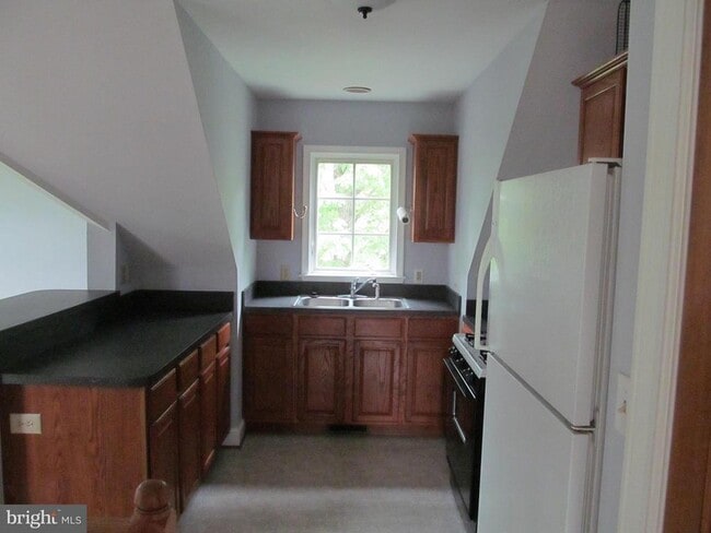 Photo - 1654 Milldale Rd