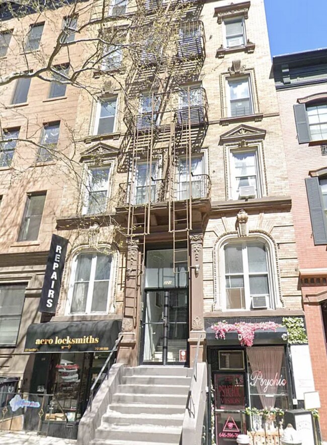 Building Photo - 221 E 83rd St