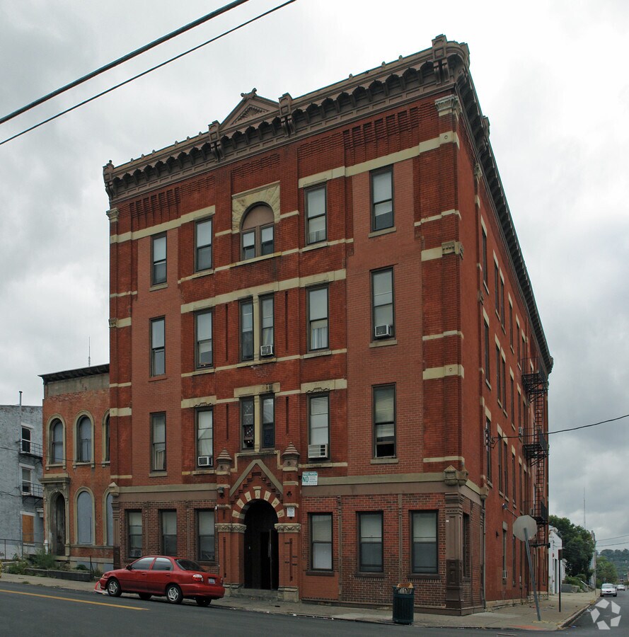Photo - 1900 Freeman Ave Apartments