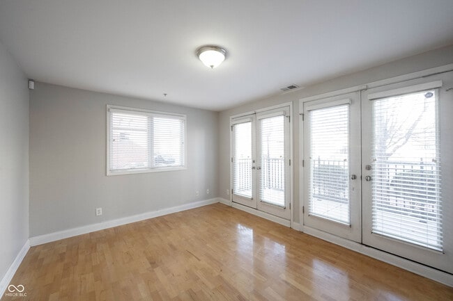 Photo - 515 E New York St