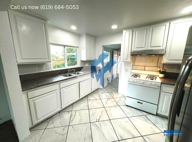 Photo - 5256-5260 Groveland Drive Unidad 5258 - House