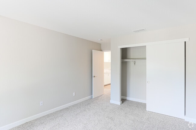 1BR, 1BA - 724 SF