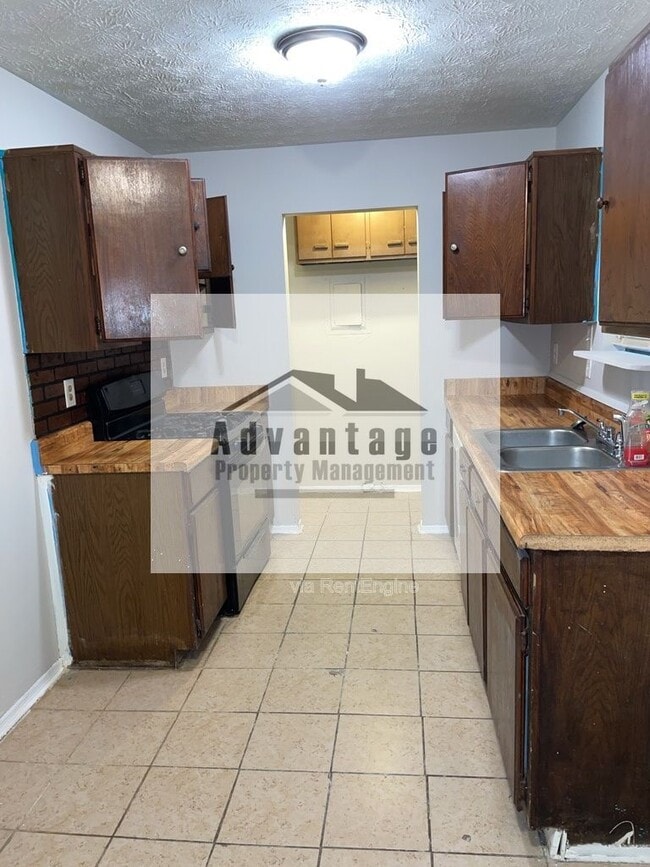 Photo - 944 Brandon Hill Way