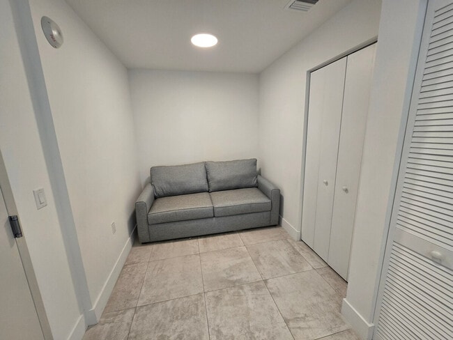 Photo - 190 SW 8th St Unit SI ID1514885P