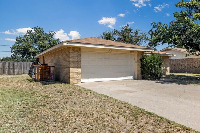 Photo - 6935 Amber Dr
