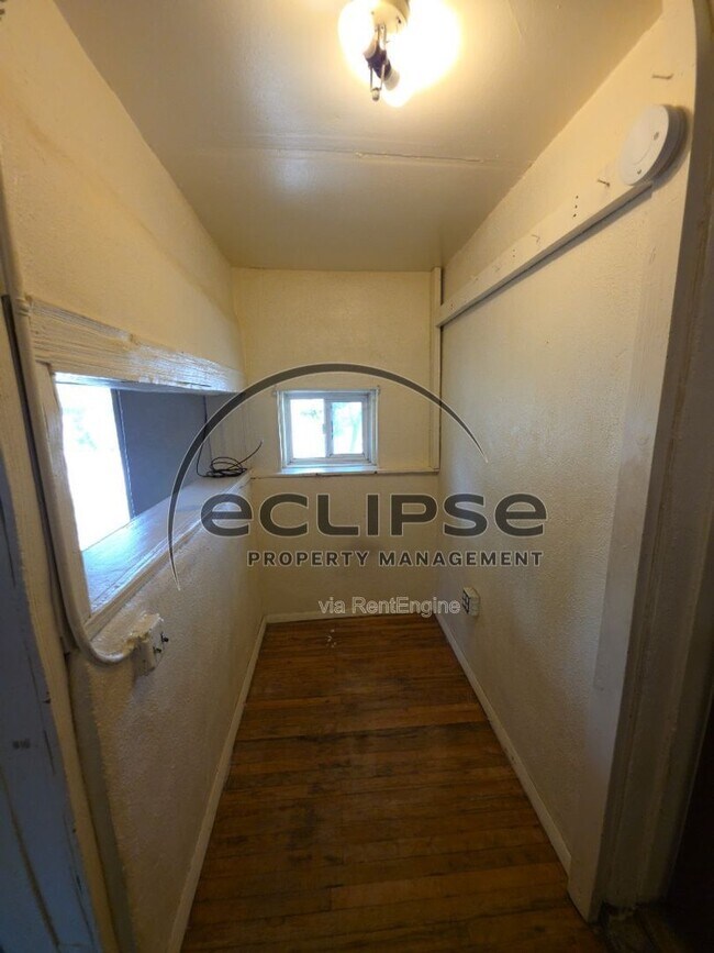 Photo - 122 10th St