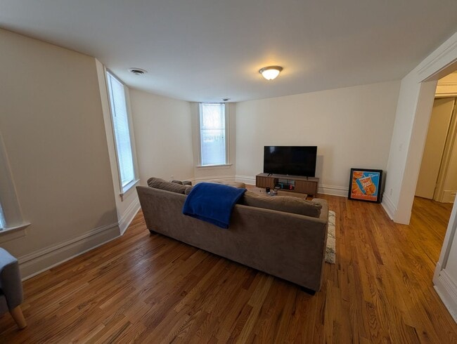 Photo - Wicker Park 2 BR, Prime Location, Fully Renovated Unit 1613L-3W