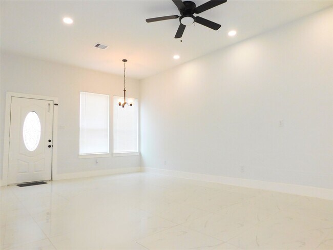 Photo - 7002 S Hall St