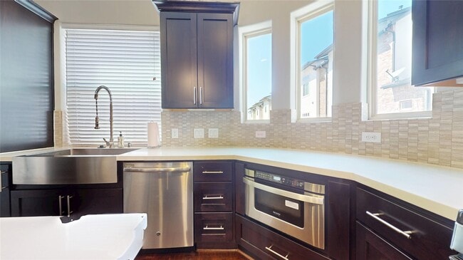 Photo - 711 Schwartz St