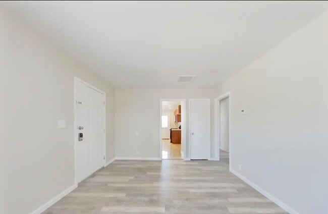 Building Photo - Best Home In Lancaster!