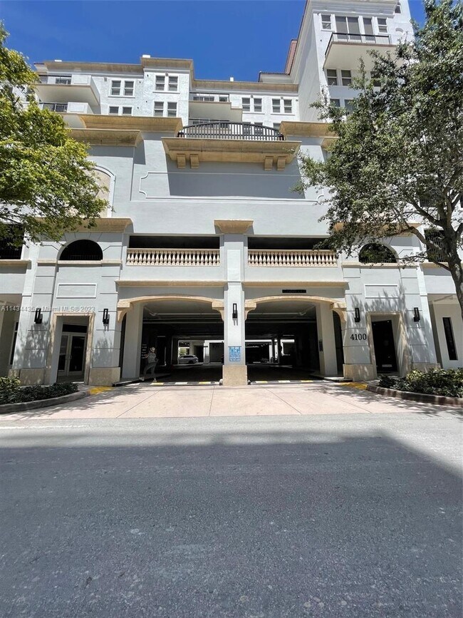 Photo - 4100 Salzedo St