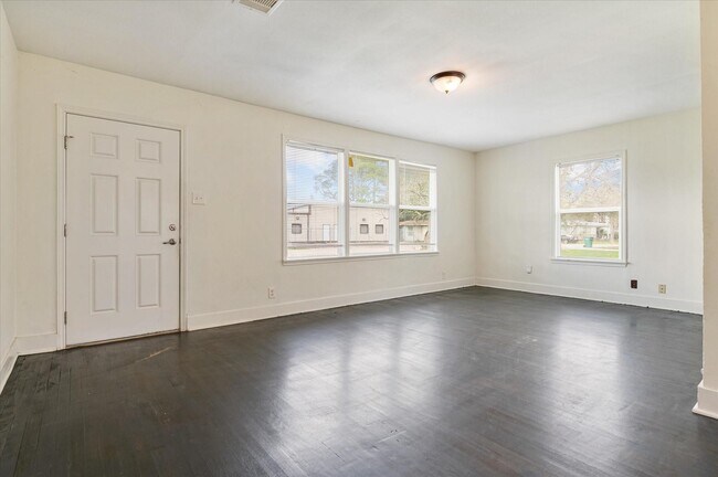 Photo - 1801 W Houston Dr