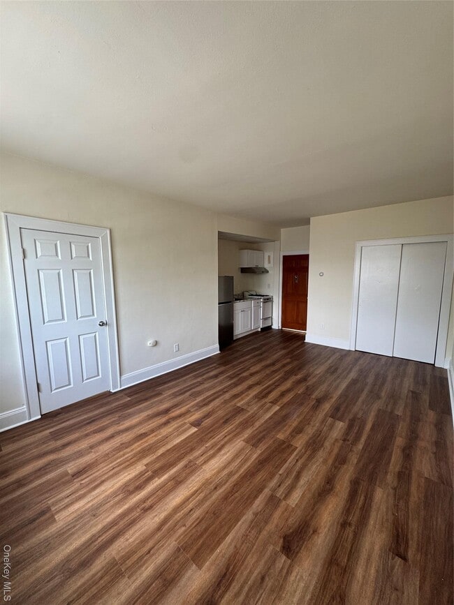 Building Photo - 2a Somerset Ave Rental