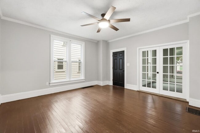334 W 9th St