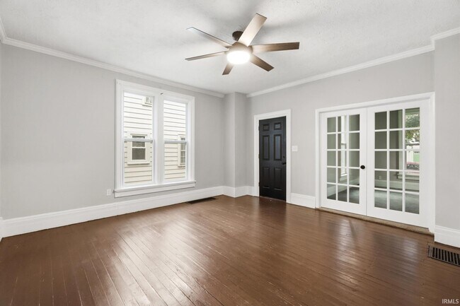 Photo - 334 W 9th St