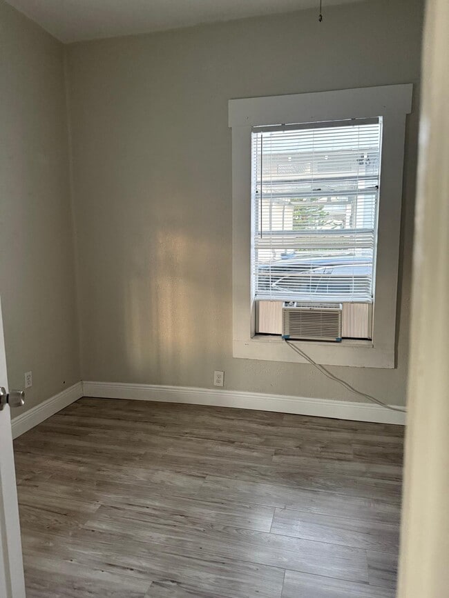 Photo - 2205 E 5th Ave