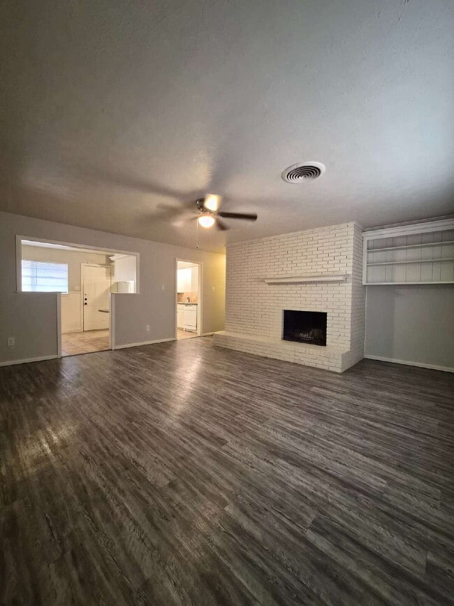 Photo - 3813 51st St